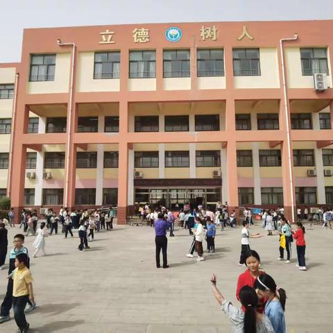 四月书香溢校园，图书大集乐翻天——石桥子学校小学部举行第四届读书大集活动