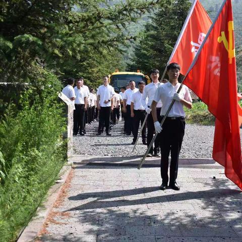 果松镇：开展“七一”祭扫主题党日活动