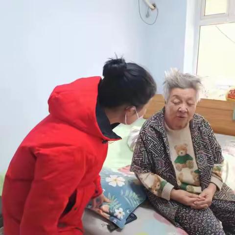 新春街道通顺社区开展走访关爱独居老人活动