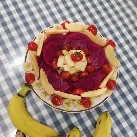 天地源御湾幼儿园大二班家政活动《水果拼盘》