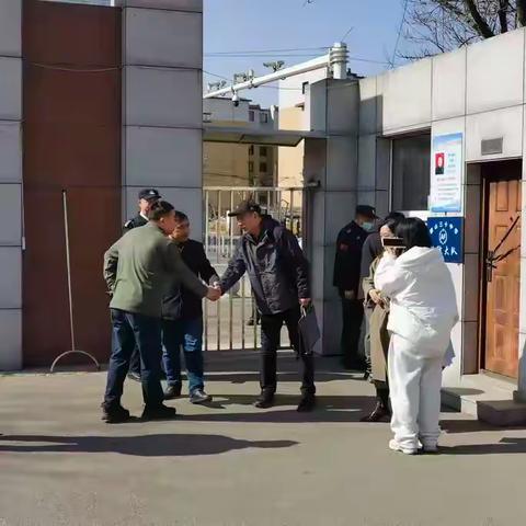 为守护学生“舌尖上的安全”，我们在行动！ ——市教育局联合市场局、发改委和卫健委到三十中学检查校园餐工作