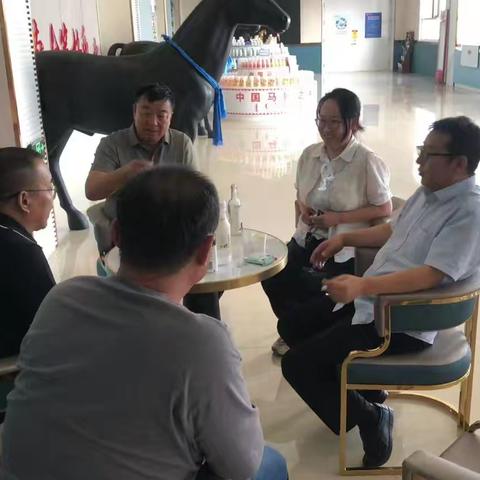 锡盟邮政分公司副总经理工会主席李海峰、工会副主席李永新赴阿旗分公司开展企业走访与工会调研