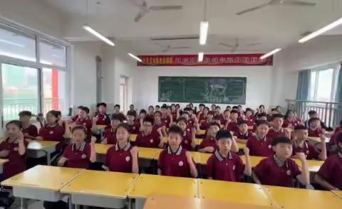 一张课桌 一片天地——郏县新城小学课间操也能如此精彩