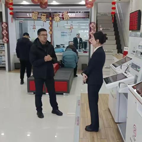 李国男节前走访新城支行慰问基层员工