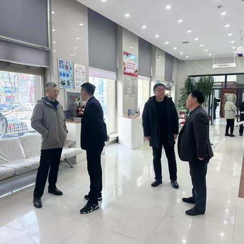 孔祥杰节前走访慰问龙凤支行