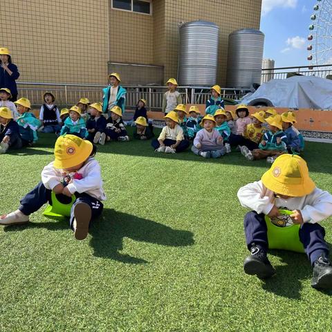 快乐游戏，健康成长—天理想幼儿园.小一班户外活动