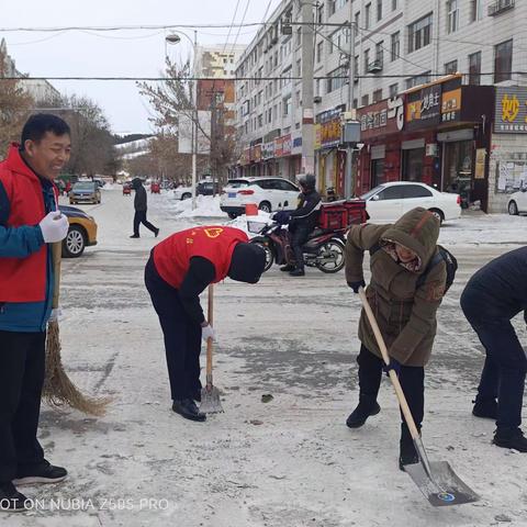 志愿除冰雪 保障行安全