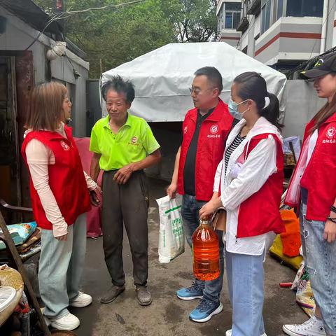 入户走访察民情 浓浓关怀暖人心