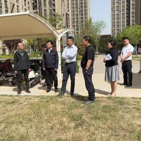 经开区管委会刘可主任到阳光馨园社区检查指导嵌入式服务建设工作