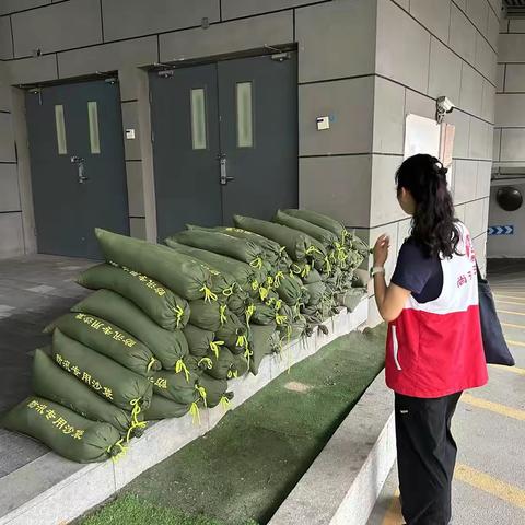 【新城区西一路红会社区、民乐社区】红会社区、民乐社区开展防汛排查