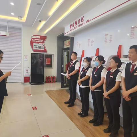 鞍山台安支行营业室开展电话接听规范服务大练兵，落实“宁心暖意”消保服务规范