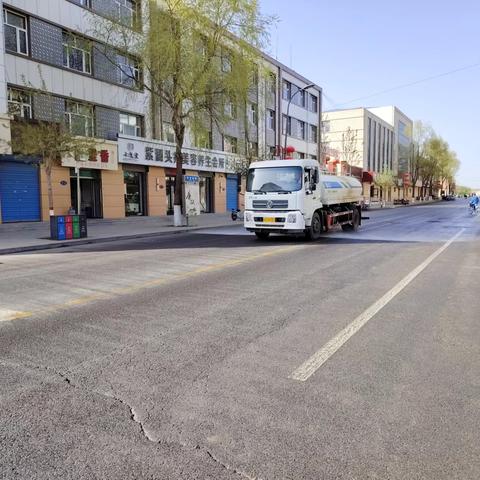 环境卫生大整治   干干净净迎五一