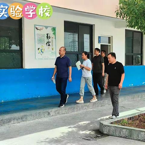 汝州市教育局孟主任一行莅临育材实验学校指导工作