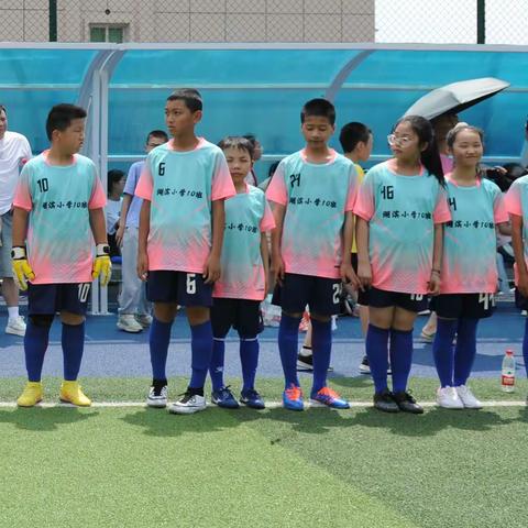 绿茵赛场勇拼搏 足球小将获佳绩