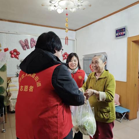 丛台区人民路街道和平北社区春节将近开展温暖老人心活动