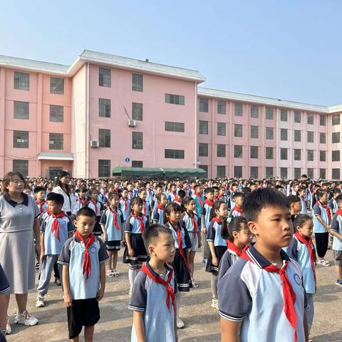 邹城市第三实验小学，国旗飘飘，伴我成长——升旗仪式