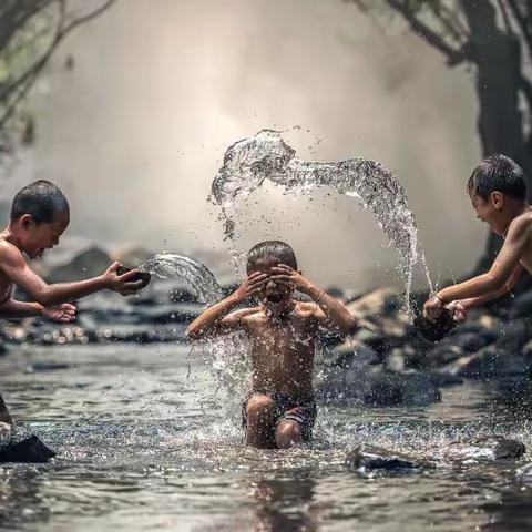 没有人能重返童年，但至少还有酒啊