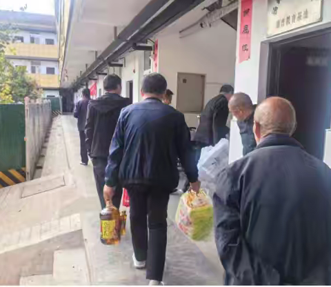 安盟保险商洛中支走进杨斜 敬老院关爱老人温暖敬老月