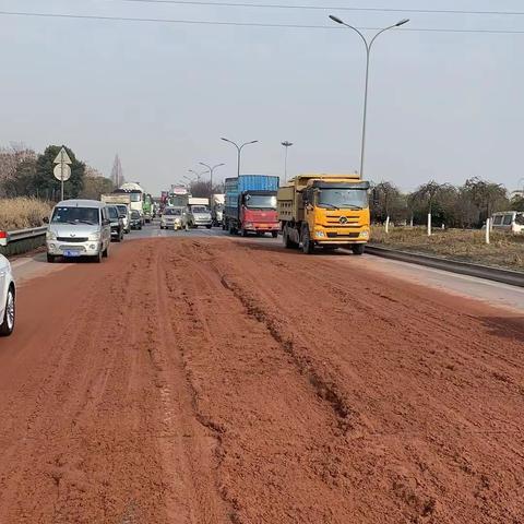 道路遗撒隐患大 应急联动保平安