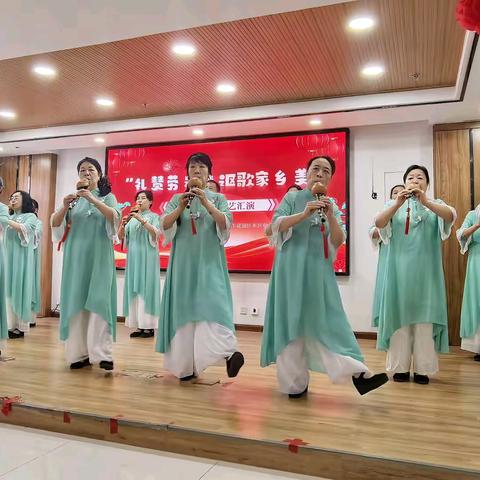 【城镇街道凤凰街社区】开展“礼赞劳动者 讴歌家乡美”迎五一文艺汇演