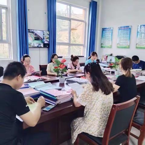 心中有课标，学习促成长——李良子小学教师读书沙龙