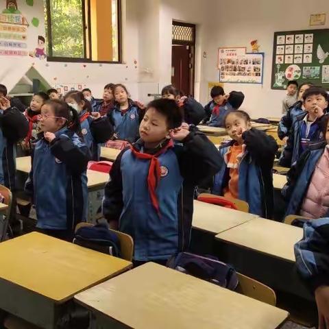 舞动童年，“桌”而不凡——砂子塘东澜湾小学2201班