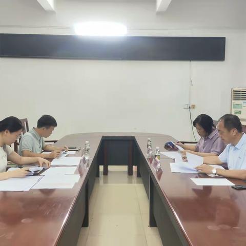 县人大常委会副主任符秀琼和县政协党组成员、邦溪镇实施乡村振兴大队长陈扬洲到邦溪镇调研指导工作