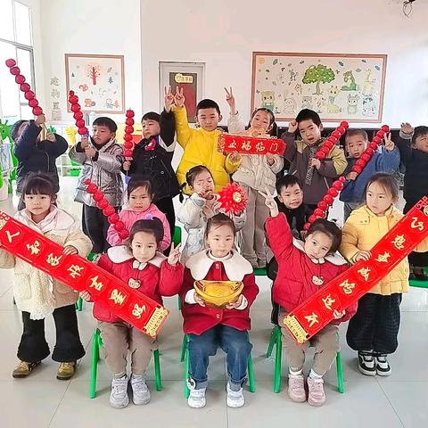 红英幼儿园朵朵班给大家拜年啦！