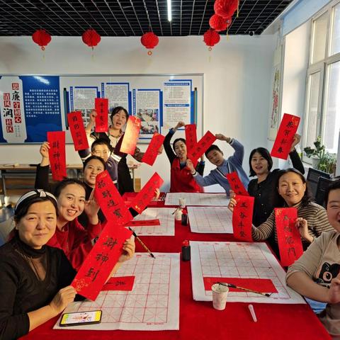翰墨迎新春 墨香满果园——通天街道果园社区开展书法迎新春活动