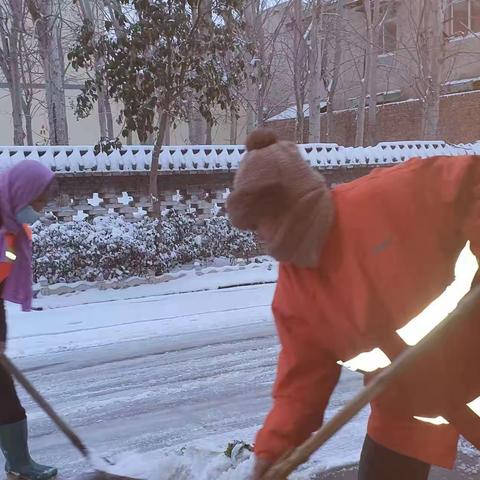 风雪中最美的坚守