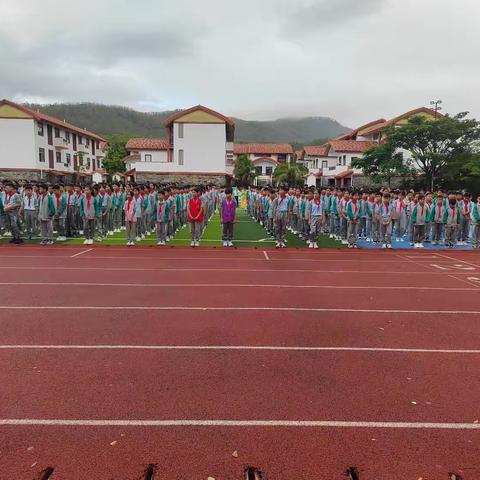 中央民族大学附属中学陵水黎安实验小学法治副校长为学生送上“开学法治第一课”