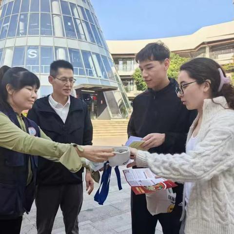 陵水县司法局黎安司法所联合陵水黎安国际教育创新试验区开展《法治宣传教育法》普法宣传活动