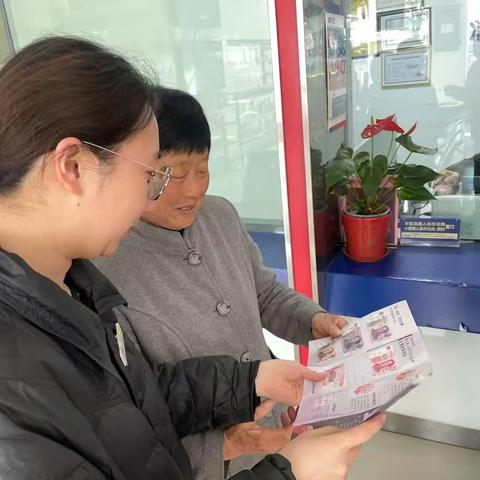 浦发银行泰兴支行宣传文明祭扫活动