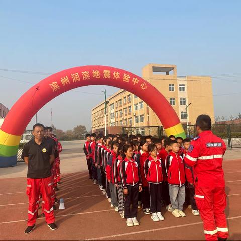 “零距离”学习， “沉浸式”体验 ——洋湖乡中心小学安全教育体验活动