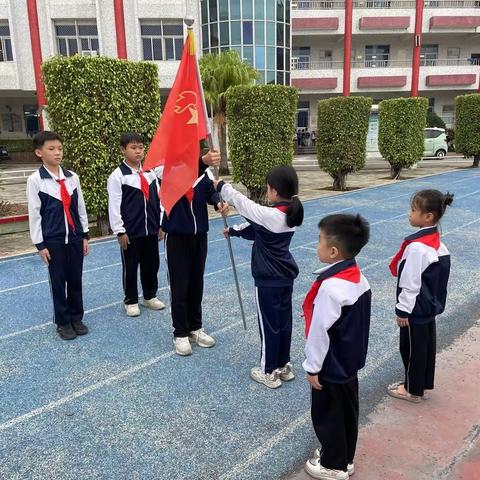 红领巾挂胸前，笑容挂脸上——汕头市潮阳区贵屿仙马小学少先队入队仪式