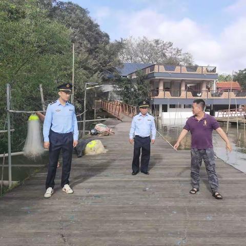 海口市综合行政执法局海洋和渔业行政执法支队对东寨港红树林保护区开展执法巡查