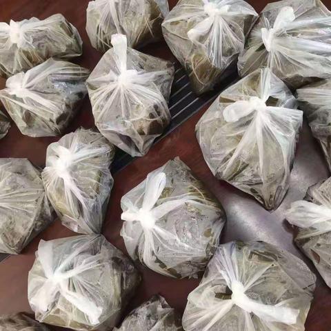“浓浓端午节  粽香暖人心”馆陶县金凤社区开展端午节送粽子志愿服务活动