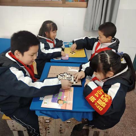 金星学校课后服务围棋，国际象棋，书法精彩瞬间