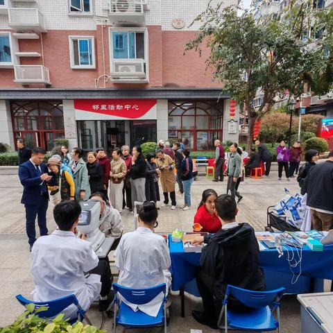 不用跑医院！医生组团“上门” ——苍霞新城这场义诊，暖了初冬，暖了人心