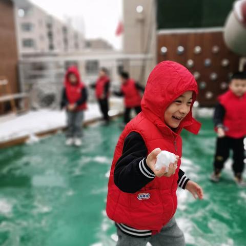 相遇初雪 邂逅最美童年——幼儿园玩雪趣味多