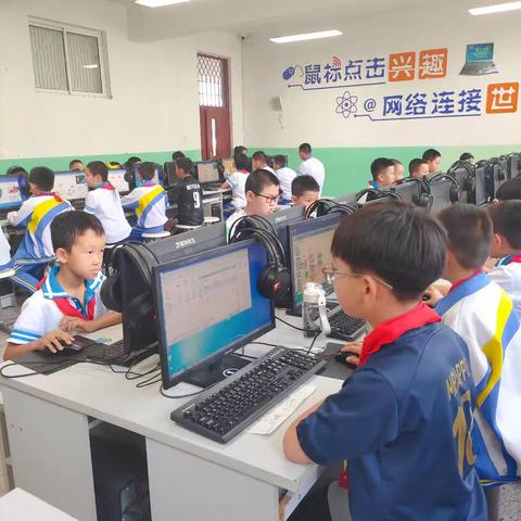 编出梦想  程现未来——霍林郭勒市第二小学scratch编程社团