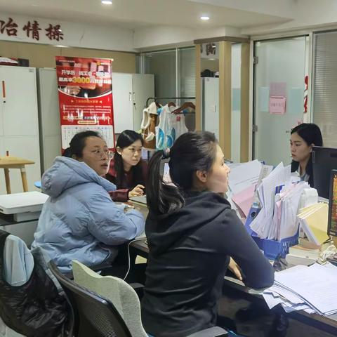 凝心聚力促提升！街道包居领导深入燕翅西社区居委会参与谈心谈话集中学习