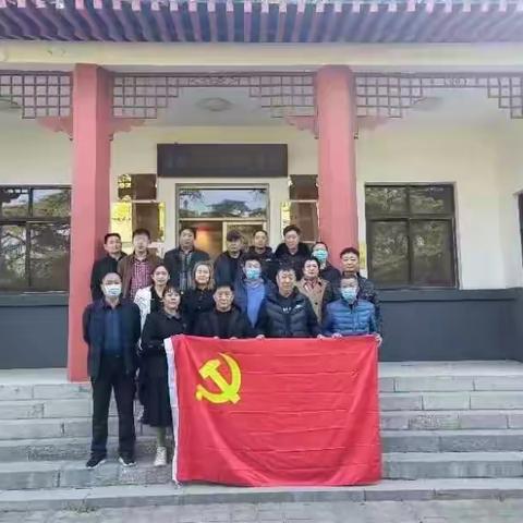 “缅怀革命先烈    传承红色精神”