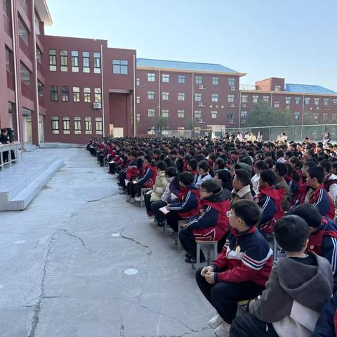 平舆县外国语小学 ‍四年级2025–2026上学年 ‍期中表彰大会