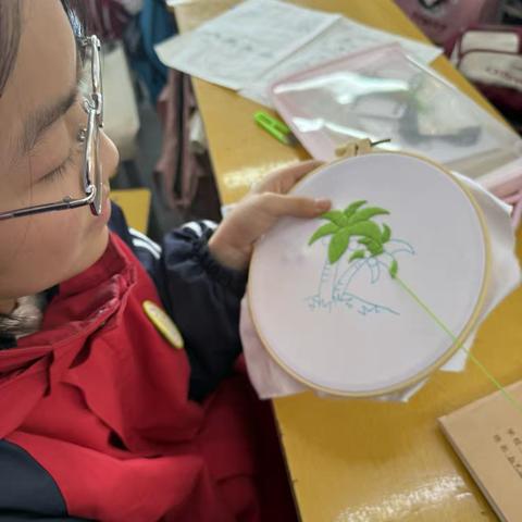 平舆县外国语小学2025—2026学年刺绣社团成果展示