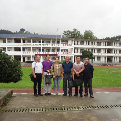 广西三江：榕江河畔涌动“红色潮”