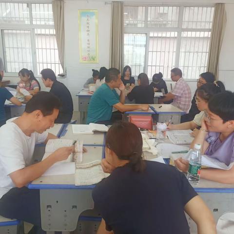 集思广益用心研磨，各抒己见百炼成“课”——淅川县荆紫关镇各小学全体教师暑期集中研磨课进行中…