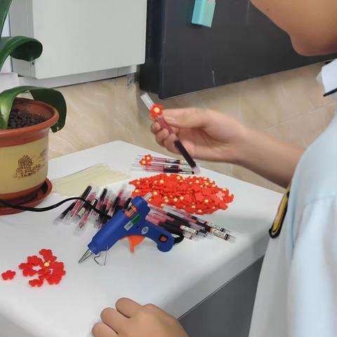 送你一朵小红花—— ﻿2025教师节感恩礼