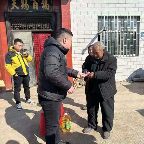 以爱助困 慰问暖心--大峪沟镇开展“济危扶困”慰问困难群众活动