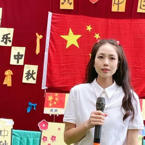 大风车幼儿园“月圆映中秋.童心庆国庆”